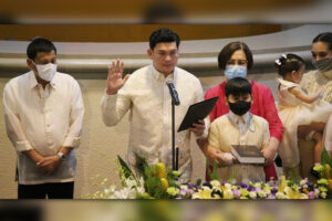 Davao City Mayor-elect Baste Duterte takes oath