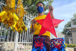 Oro PDLs start to give light on Christmas with their ‘parol’