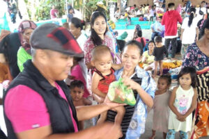 PCSO Sends Relief Packs to the Victims of Flood in Poblacion, Pigcawayan, North Cotabato" 