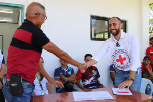 The barangay health workers of Kasapa II during the first-aid training conducted by the Philippine Red Cross, Agusan del Sur chapter. (M. Lucero | ICRC)