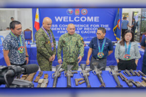 APC-EM Executive Officer Police Colonel Ramil Montilla presents the cache of firearms to PIA-10 Regional Director Franklin Gumapon and Bukidnon provincial government officials after the press conference at Camp Alagar, Lapasan, Cagayan de Oro City. (JAKA/PIA10)