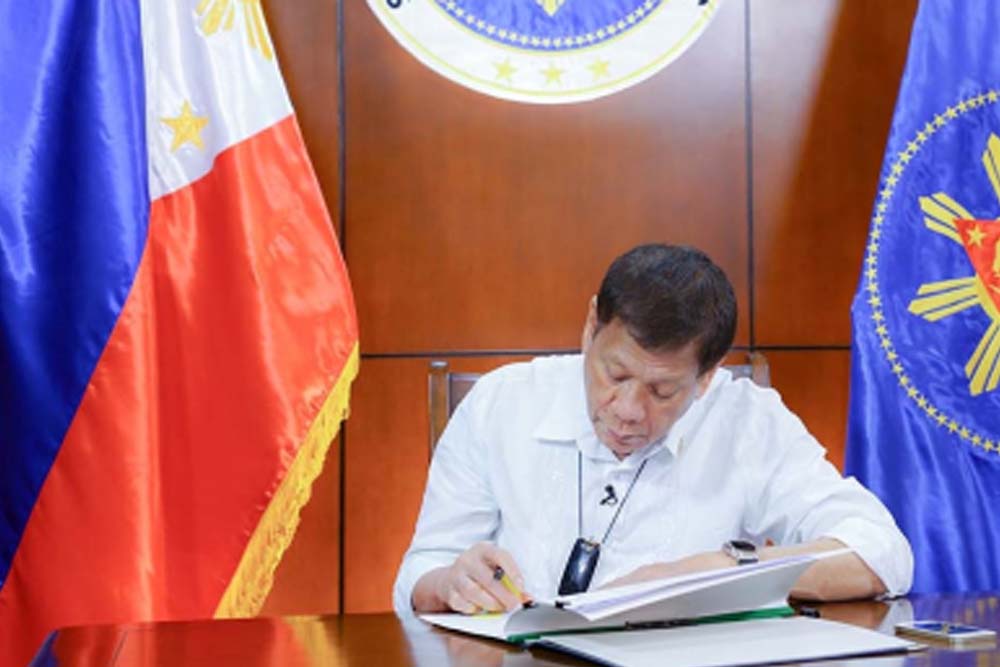 PRRD signs law promoting foundlings' rights