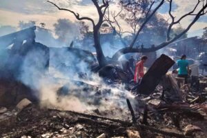 Fire razes 100 houses in Oro