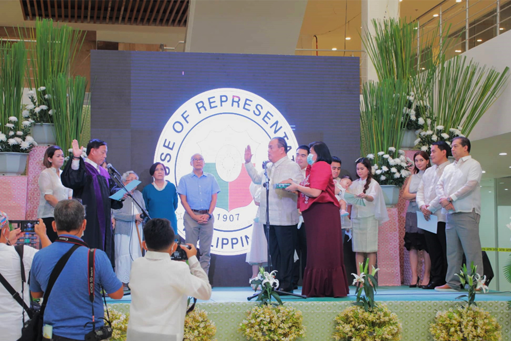 Camiguin elected officials take oath before SC’s AJ Gaerlan