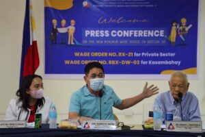 DOLE-10 to strictly monitor the wage hike implementation in NorMin
