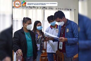 DILG-10 PDMU evaluates Camiguin’s local road management