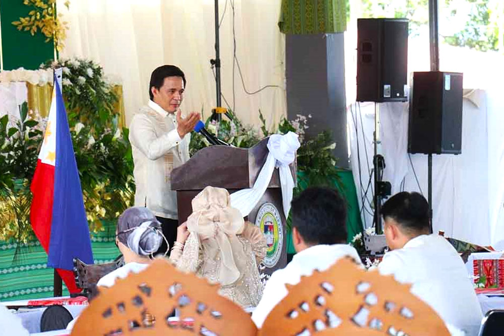 In his inaugural ceremony, Marawi City Mayor Majul Gandamra outlines his priorities as local chief executive of the battle-scarred Islamic city. (Jason Casas | PIA-10 | Lanao del Sur)