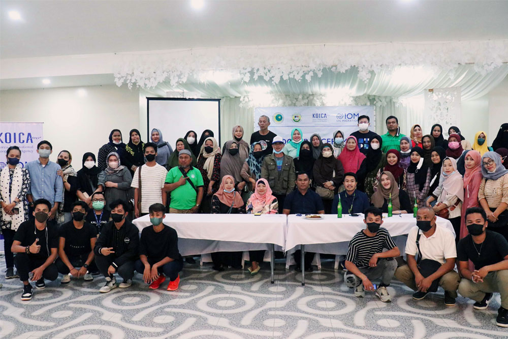 IOM hands over livelihood aid to 10 brgys in Marawi’s LAA