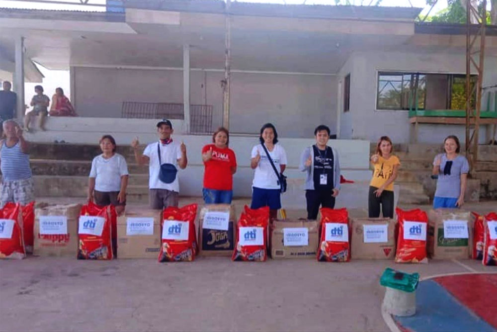 DTI distributes livelihood kits to MSMEs in Lingig town