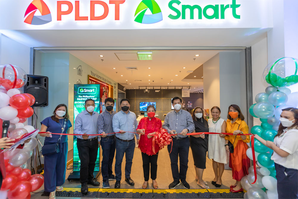 PLDT, Smart unveil first-of-its kind Digital Hubs to serve customers in Pampanga, Davao