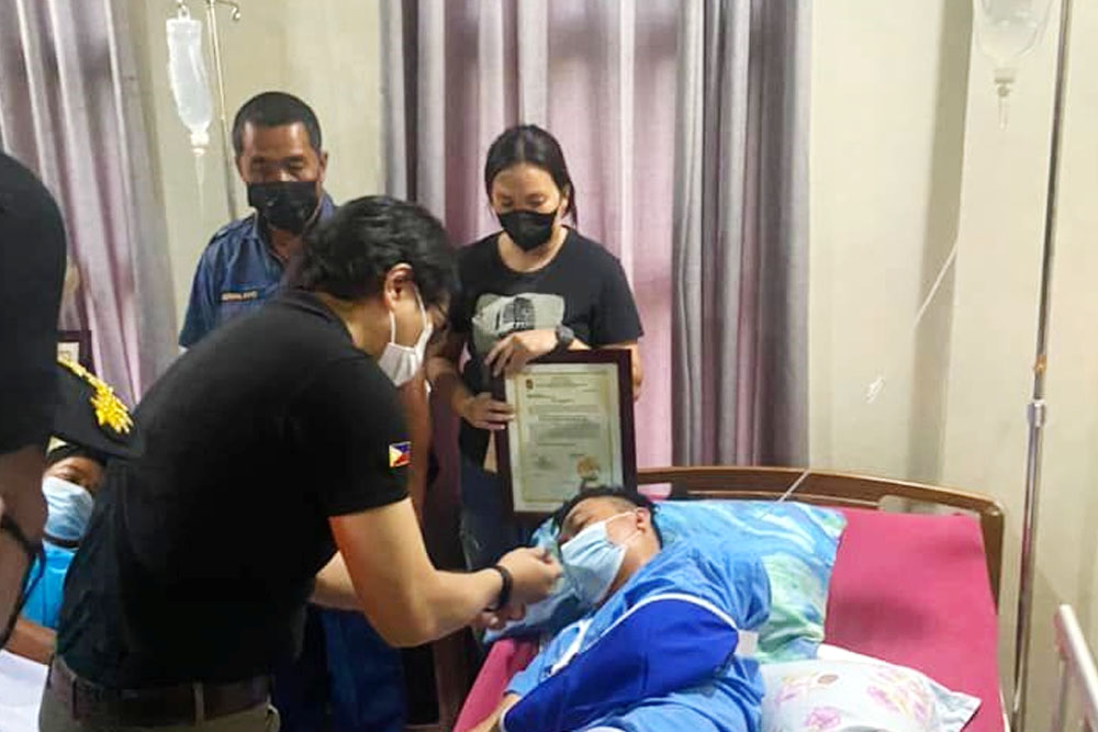 Wounded cops in ambush get 'Kagitingan' medals