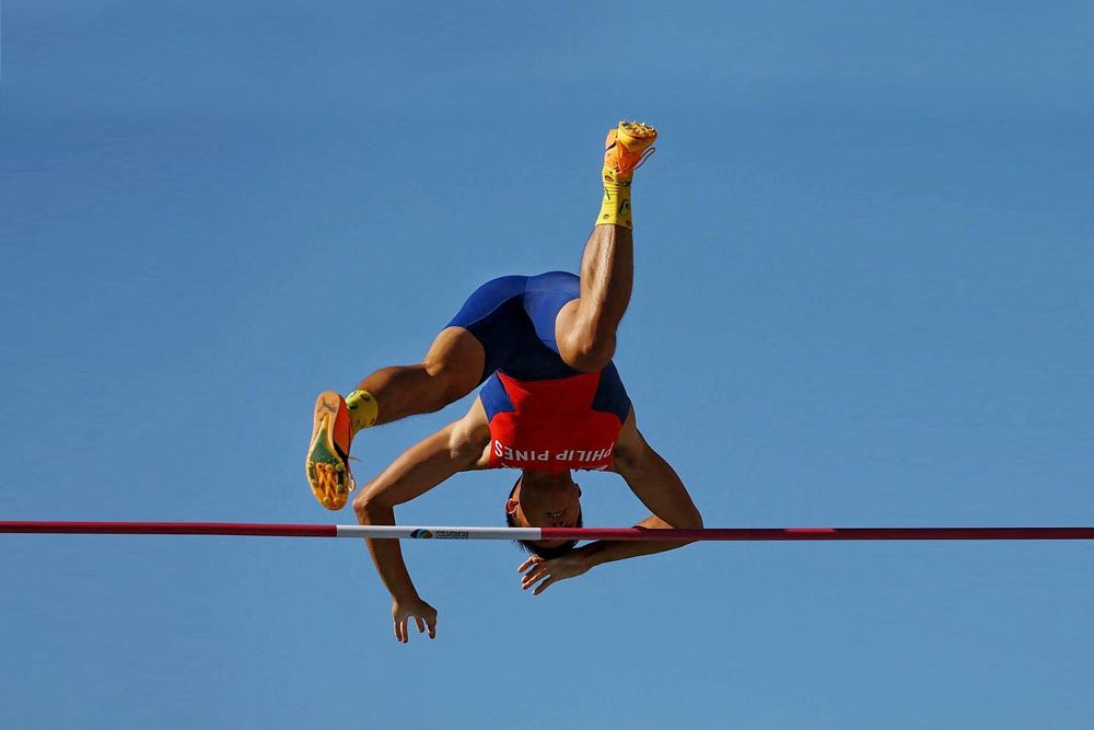 EJ Obiena jumps one more time, wins gold