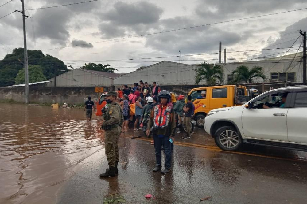 RDRRMC-10 aids 830 families affected by flash floods in Oro, Tagoloan