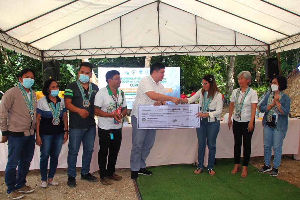 Samal City gets P10-M projects to boost swine production