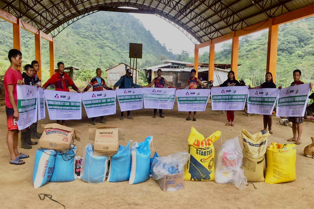 Parents of child laborers in Sebucal receive DOLE livelihood kits