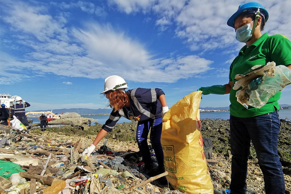 AboitizPower Oil BU subsidiaries team up for International Coastal Cleanup Day