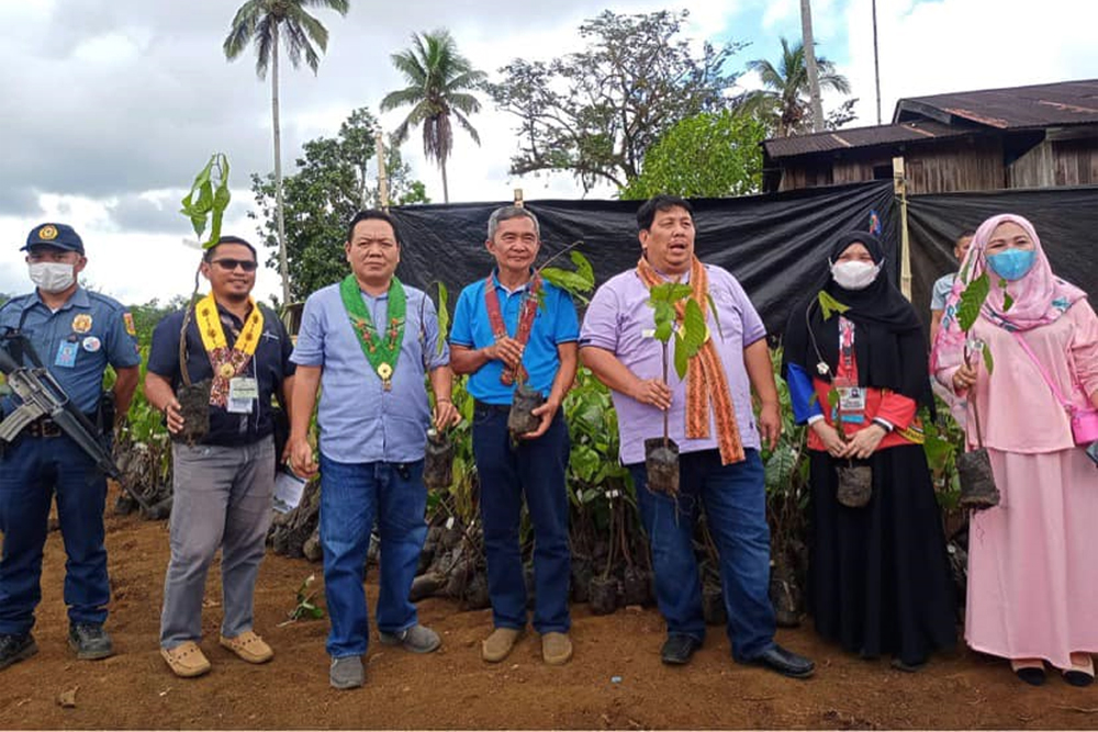 DA-10 brings agri aid to MILF community in LDN