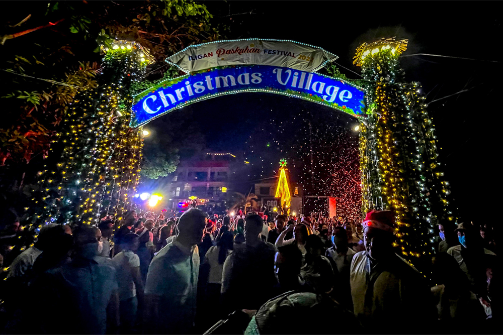 ILIGAN CITY – The Christmas village located at the City Hall here officially opened to the public on Dec. 5 as part of the first Paskuhan Festival.  Local government unit offices set up their Kiddie Wonderland booths while barangays put up their Christmas trees and Belen (nativity scene).