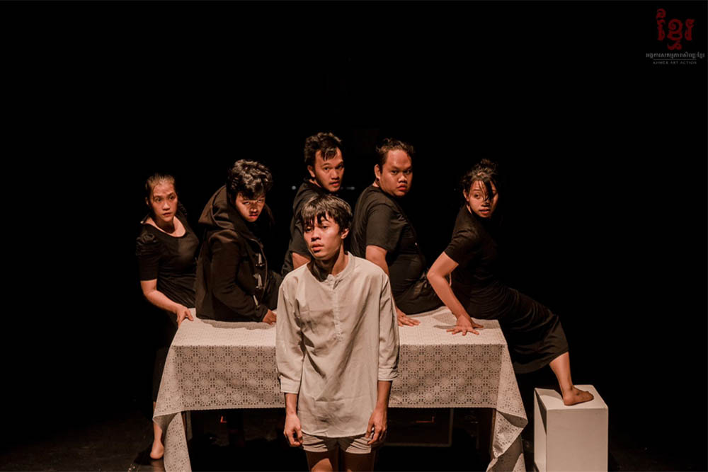 La Salle University-Ozamiz Teatro Guindegan performs in Cambodia