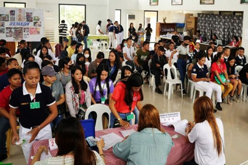 543 scholars get P1M allowance from Dinagat prov’l gov’t