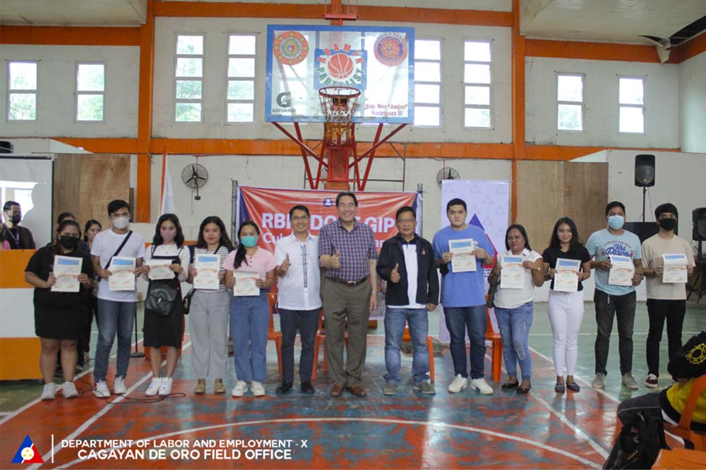 174 interns in Oro complete gov't internship program