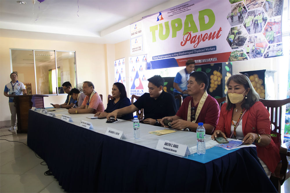 DOLE assists 514 TUPAD beneficiaries in Mambajao