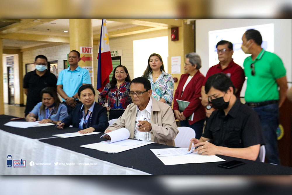 SSS Lapasan signs MOA with Manolo Fortich for KaltaSSS project