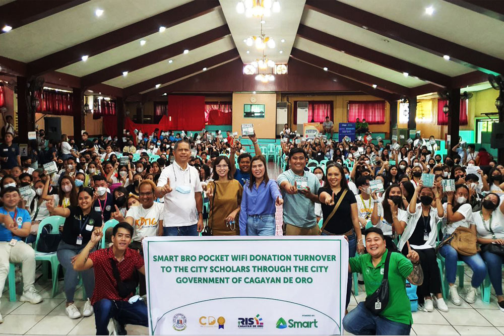 Oro’s scholar-leaders benefit from PLDT and Smart, advancing online learning