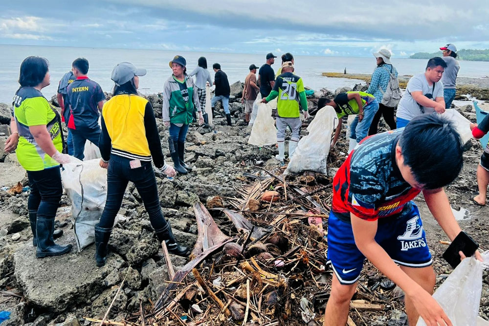 BFP-Magsaysay drums up fire prevention, safety via coastal clean-up drive