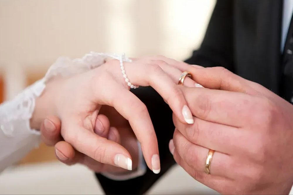 Bill allowing married women to retain maiden name gets House nod