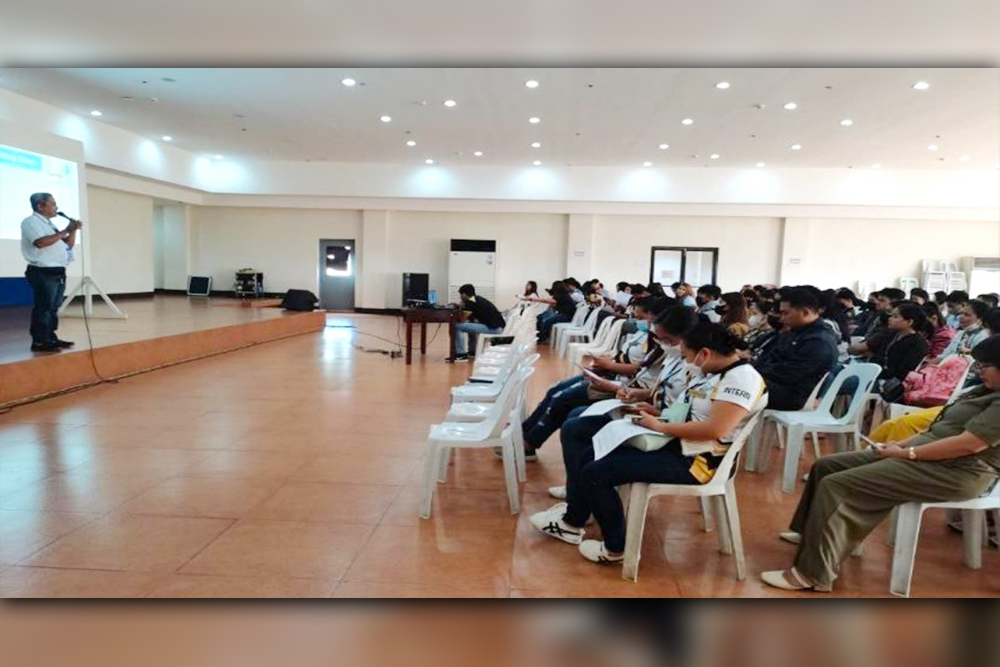 Graduating students convene for labor education seminar