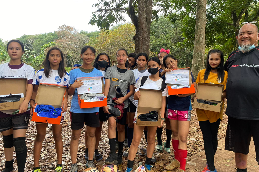 US based charity FFF helps Lumbia FC girls