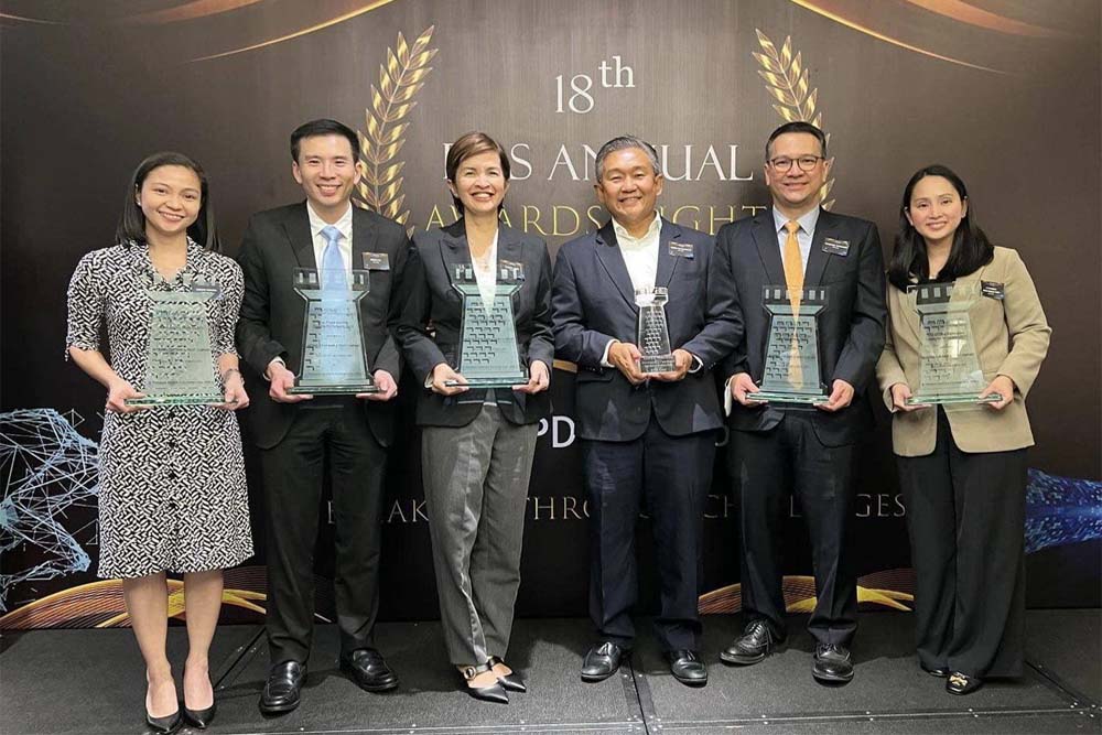 Metrobank brings home six big awards from the 2023 PDS Awards