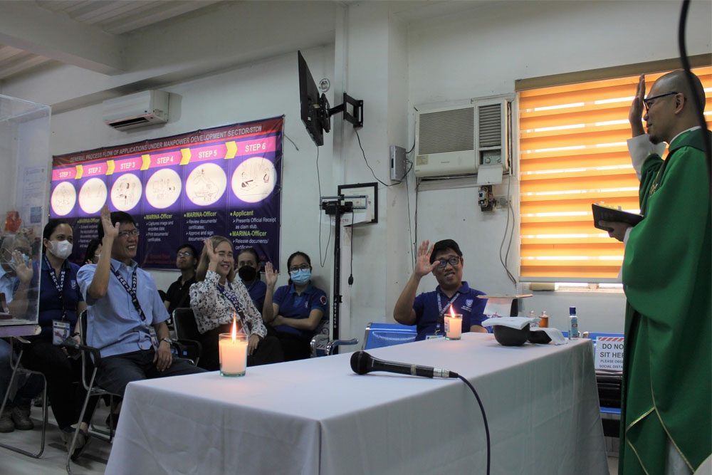 SEAFARERS’ MASS – Catholic Priest Fr. Neil Pagalan presiding a eucharistic mass with Marina-10 Regional Director Annabell Lagas and personnel at the Maritime Industry Authority-10 office to start off the Day of the Seafarer, June 26, 2023. [Marina-10 File Photo]