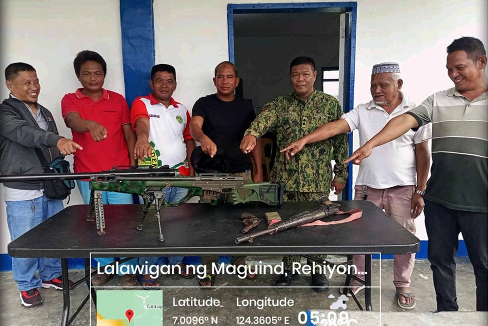 4 village heads yield guns to Maguindanao Norte police