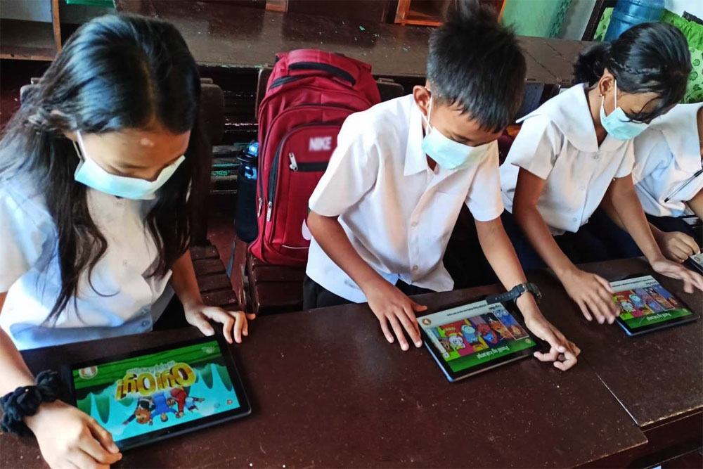 Surigao del Sur school goes digital with PLDT and Smart School-in-a-Bag