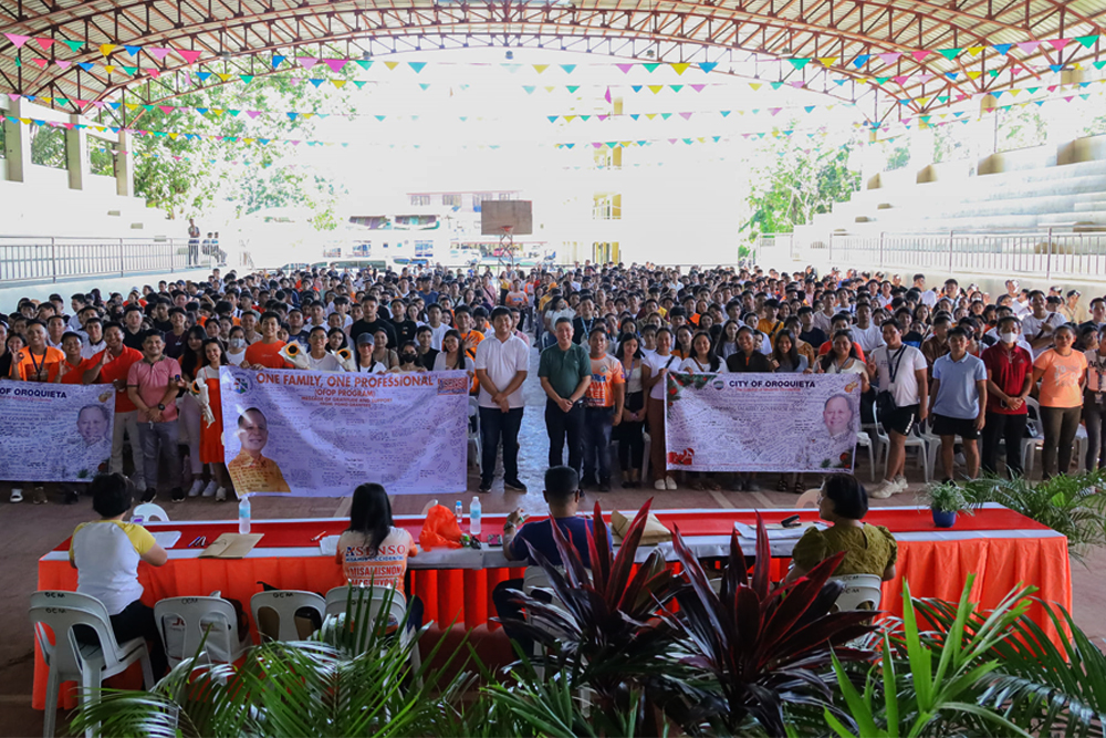 More than 3,000 beneficiaries from various cities and towns in Misamis Occidental recently received their monthly allowances worth P10,000 cash with an additional P5,000 Christmas cash gifts. (Photo courtesy of LGU Oroquieta)