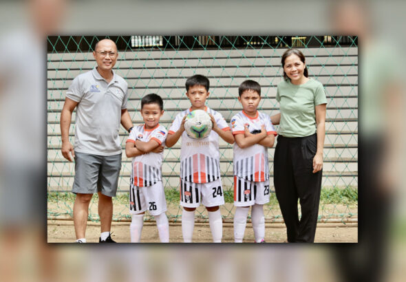 FOOTBALL FAMILY. Awing Maagad (left) and Mae Maagad (right) with their football playing kids (LR) Ylva, Xylem and Zion are off the Singapore to compete in the 10th Junior Soccer School and League (JSSL) Singapore 7-Aside football tournament (Photo by Jack Biantan)