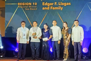 Land-based OFW Edgar Llagas of Bugo village in Cagayan de Oro City, winner of the 2023 Model OFW Family in Northern Mindanao, with OWWA administrator Arnell Ignacio. (extreme left). [OWWA-10 Photo]